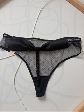NWT Victoria’s Secret Sheer Black Bow Thong Panty large